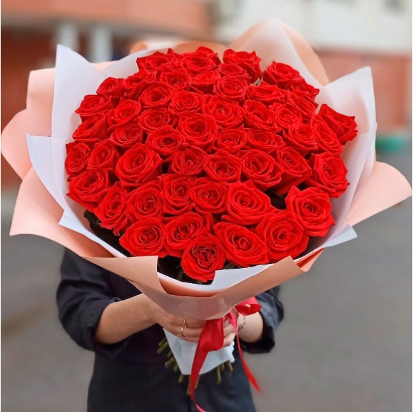 Подарок из 51 алой розы