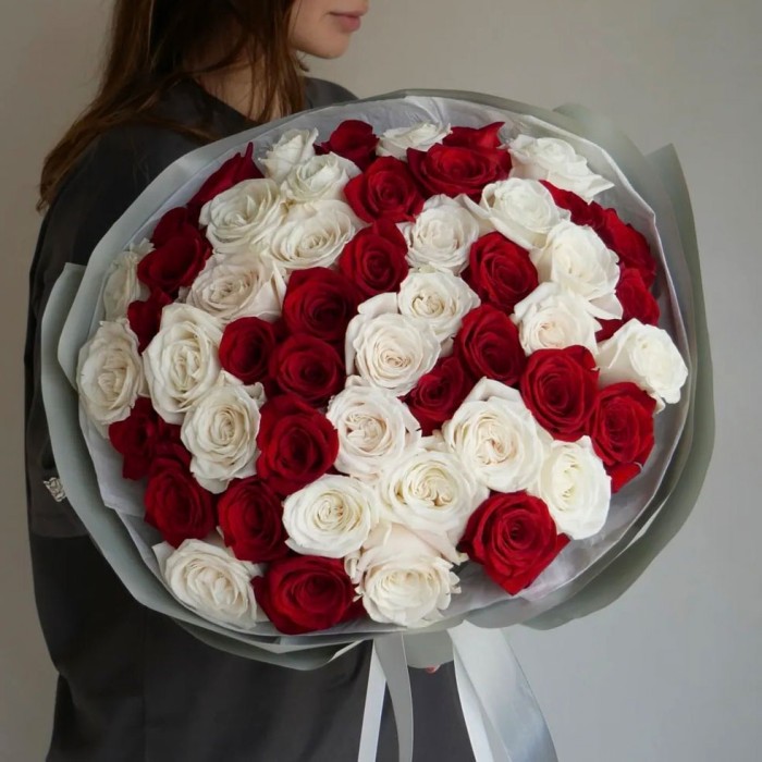Букет 51 красно-белая роза