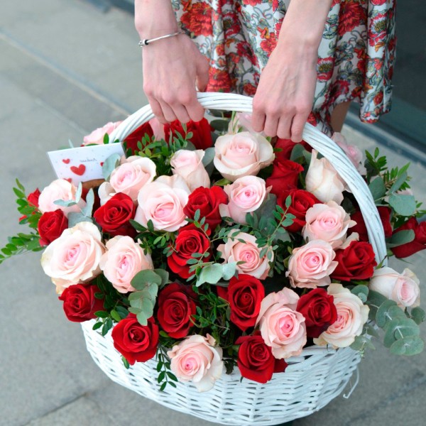Корзина роз 51 шт.