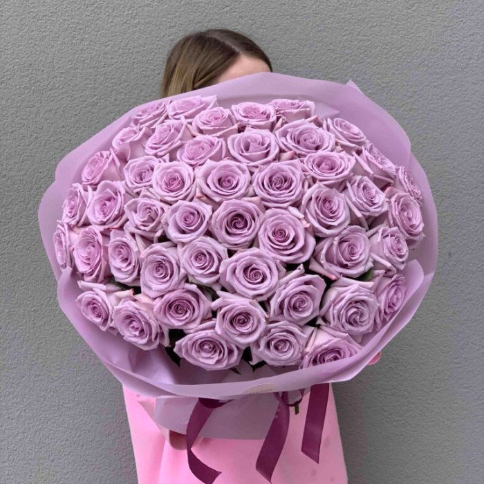 Букет 51 сиреневая роза