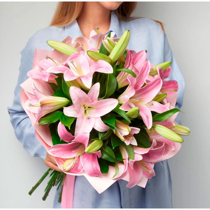Букет 7 розовых лилий