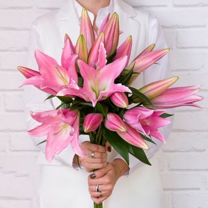 Букет 9 розовых лилий