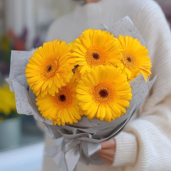 5 желтых гербер