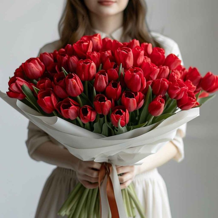 Букет 101 красный тюльпан