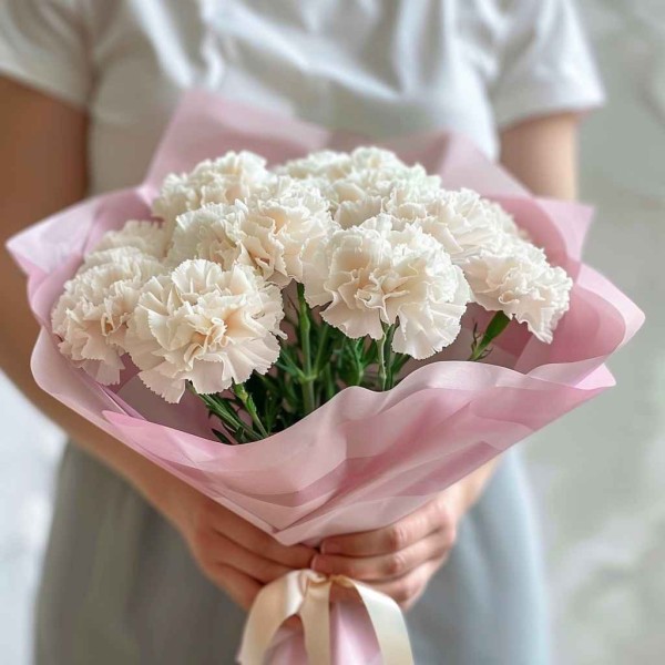 11 белых гвоздик