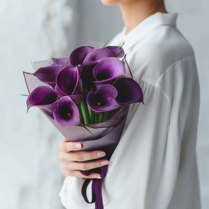 Букет 11 фиолетовых калл