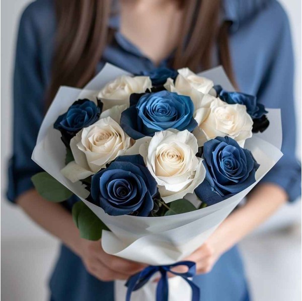 11 сине-белых роз
