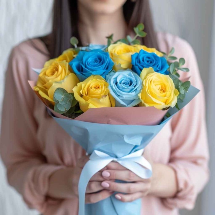 Букет 11 сине-желтых роз