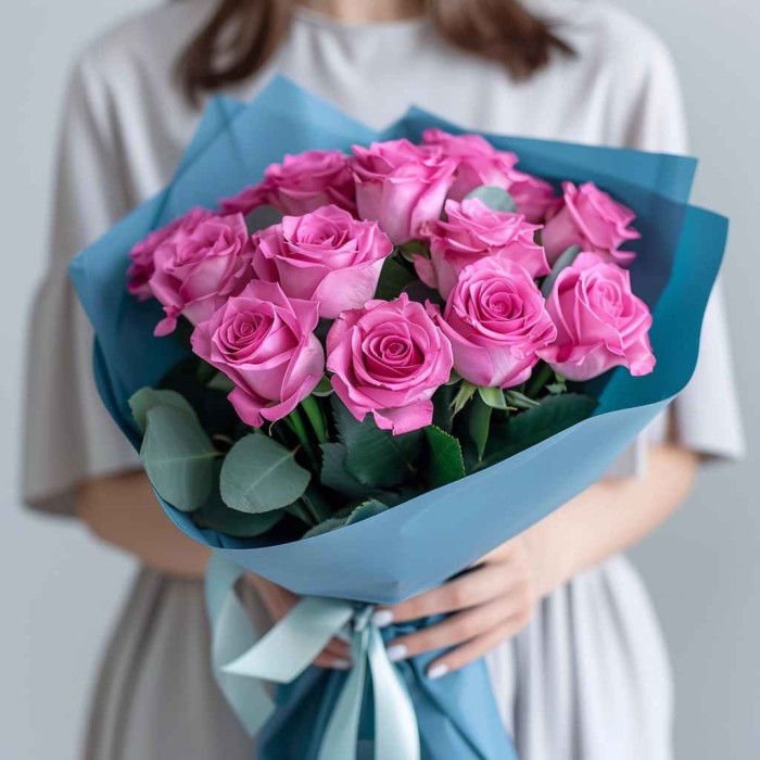Букет из 13 розовых роз