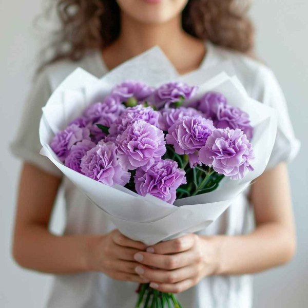 15 фиолетовых гвоздик