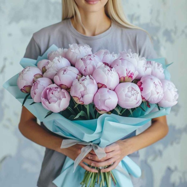 27 розовых пионов