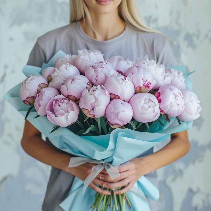 Букет 27 розовых пионов