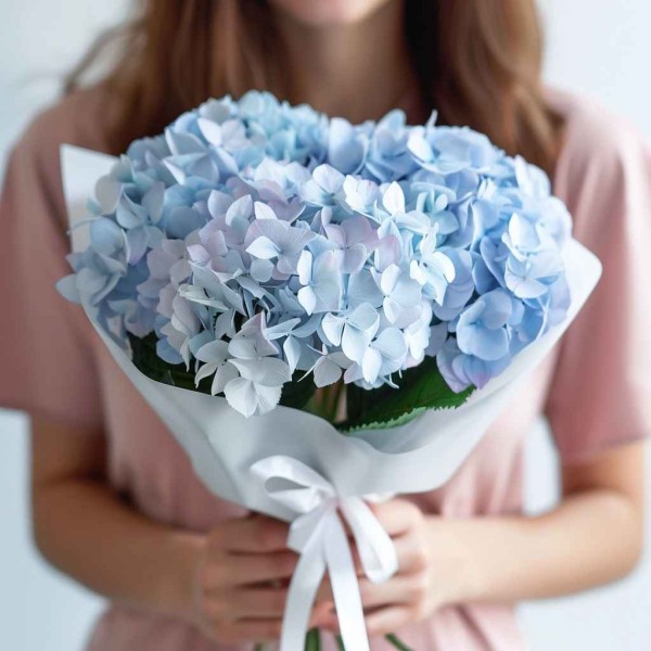 Букет 3 голубые гортензии