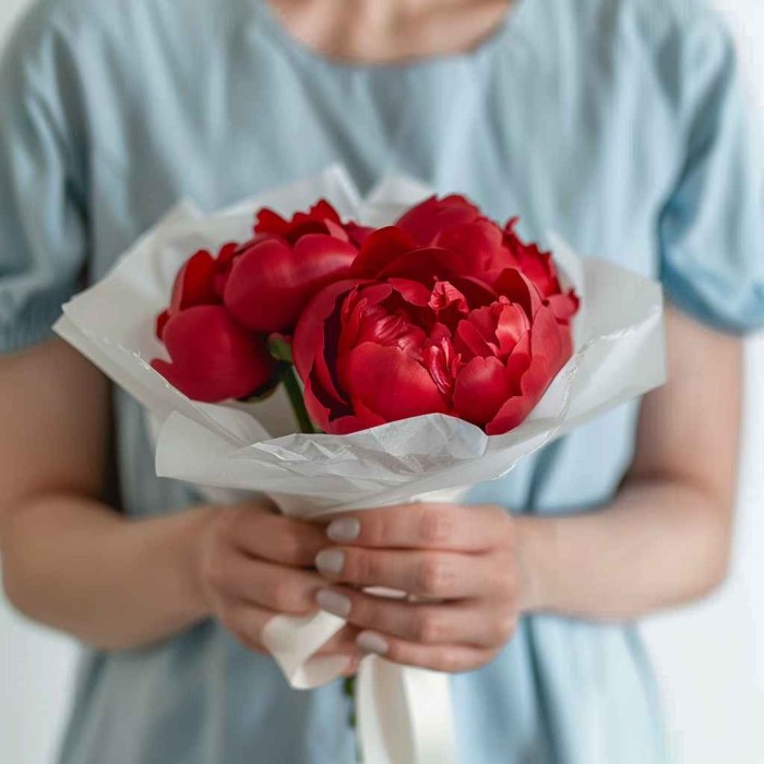 Букет 3 красных пиона