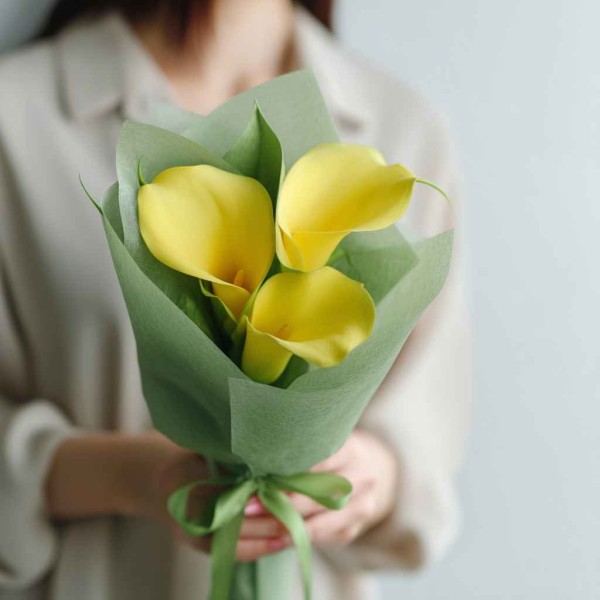 Букет 3 желтые каллы