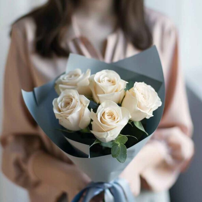 Букет 5 белых роз