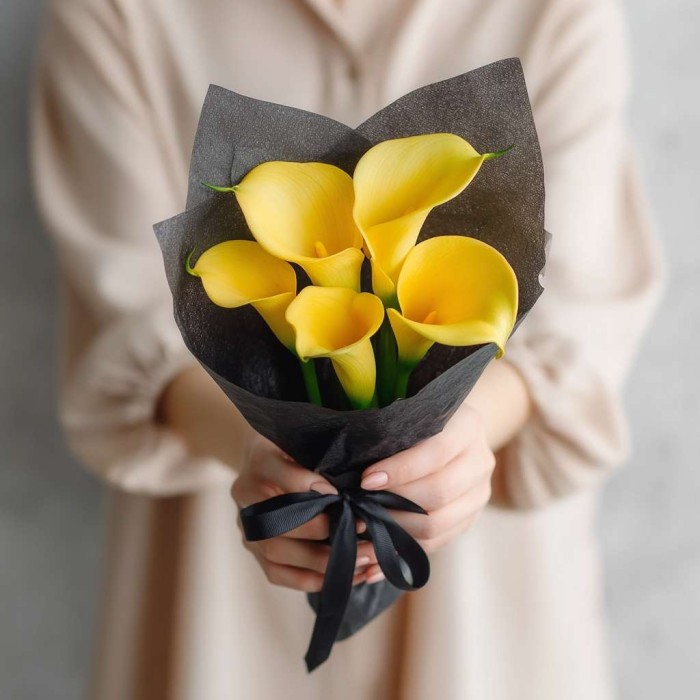 Букет 5 желтых калл