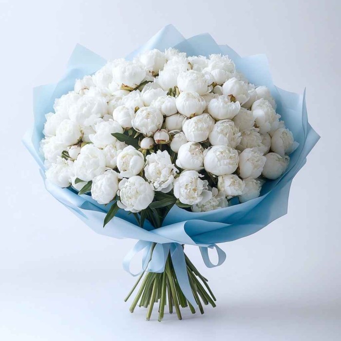Букет 50 белых пионов