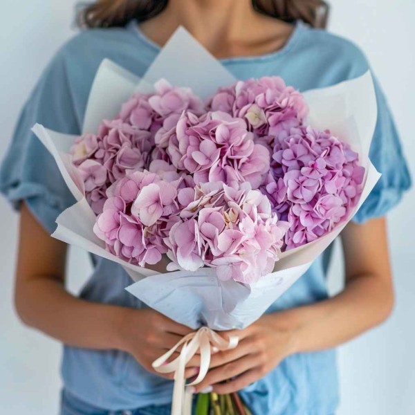 7 розовых гортензий