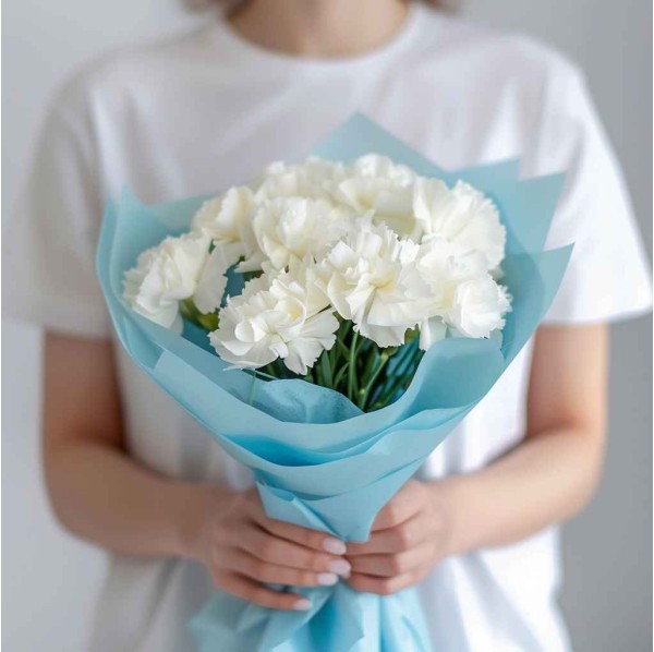 9 белых гвоздик