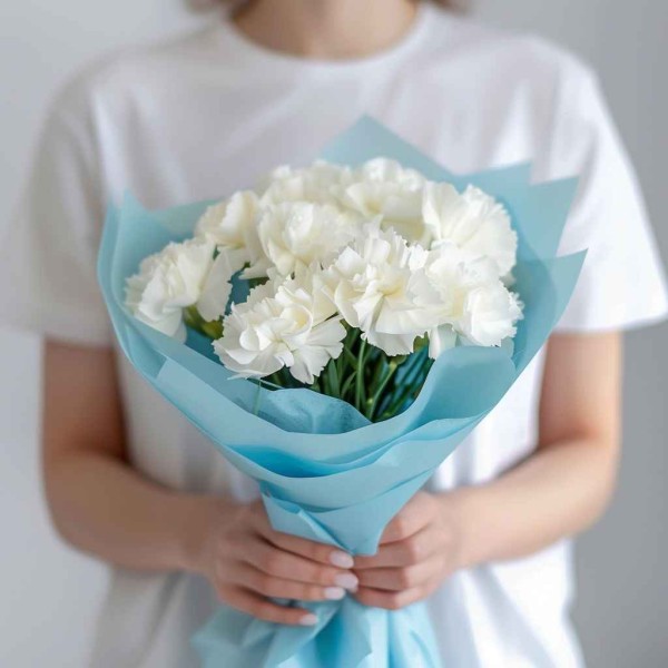 9 белых гвоздик