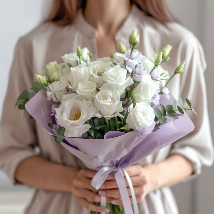 Букет Белая эустома с розами
