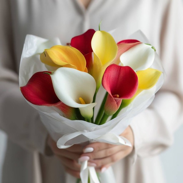 Букет цветные каллы