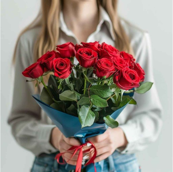 Букет из 15 красных роз 50 см