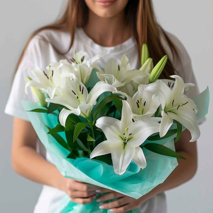 Букет из 5 белых лилий