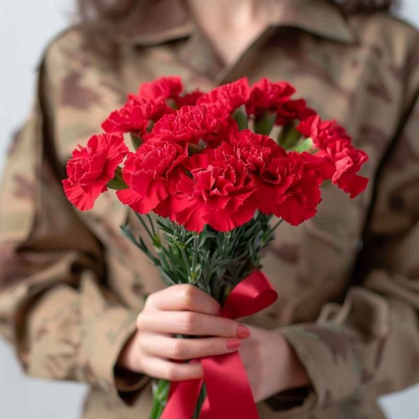 Гвоздики на 9 мая