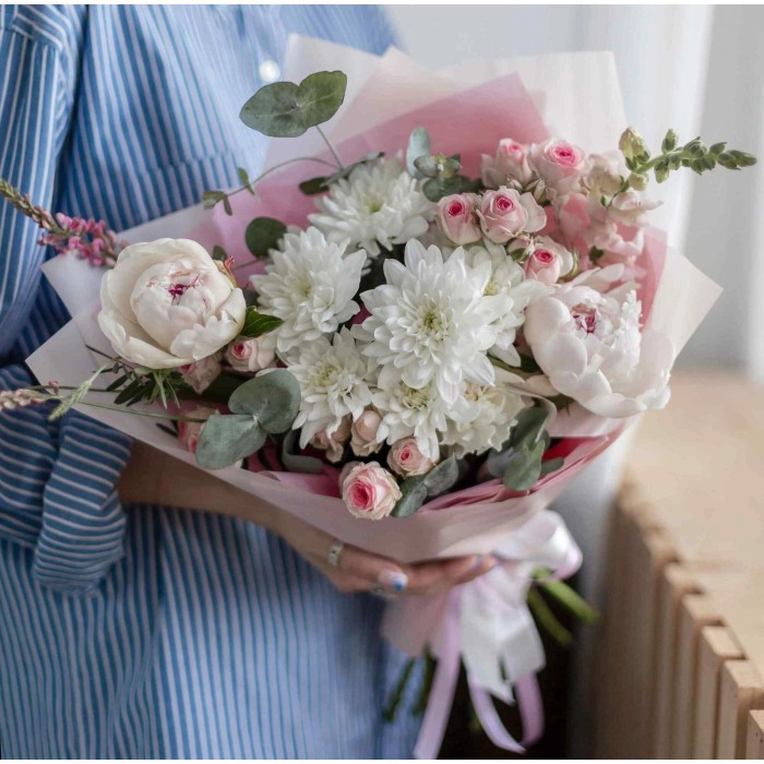 Букет Кустовые хризантемы с пионами