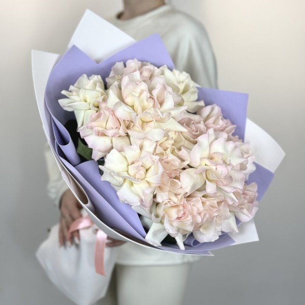 15 белых французских роз