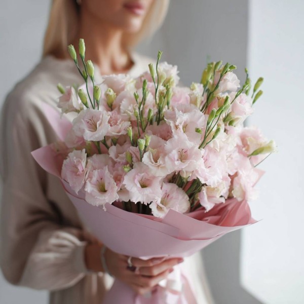 15 нежно-розовых эустом