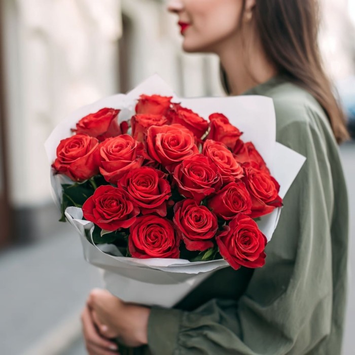 Букет 18 красных роз