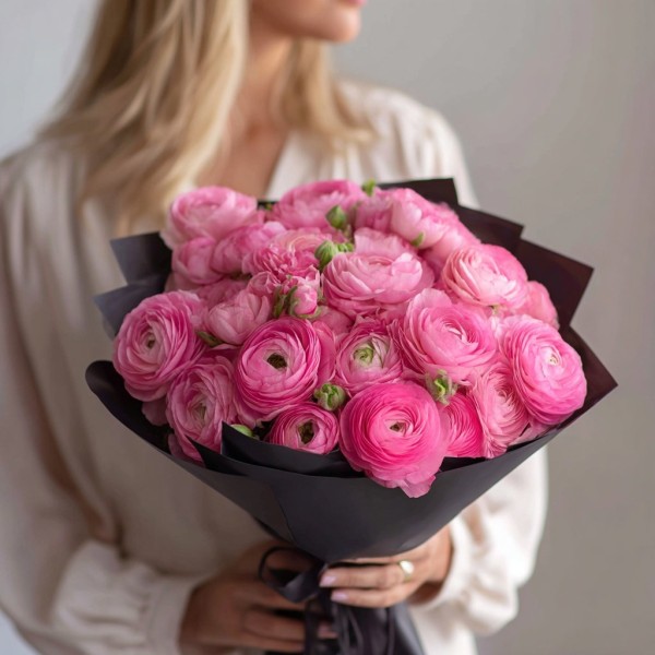 25 розовых ранункулюсов