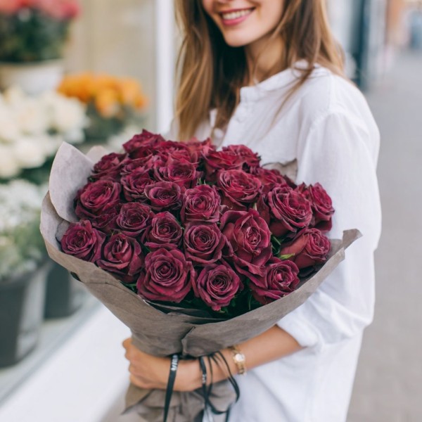 29 бордовых роз