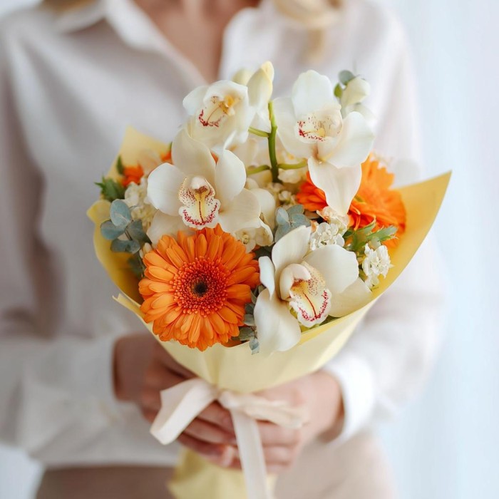 Букет 3 герберы с орхидеями