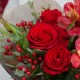 3 красные розы с красными альстромериями