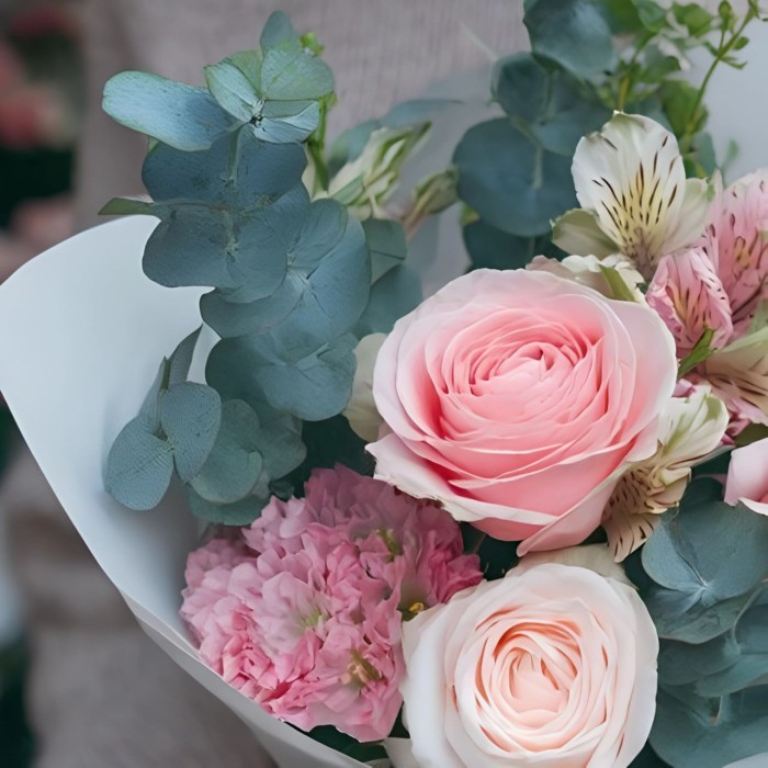 Букет 3 нежные розы с альстромерией