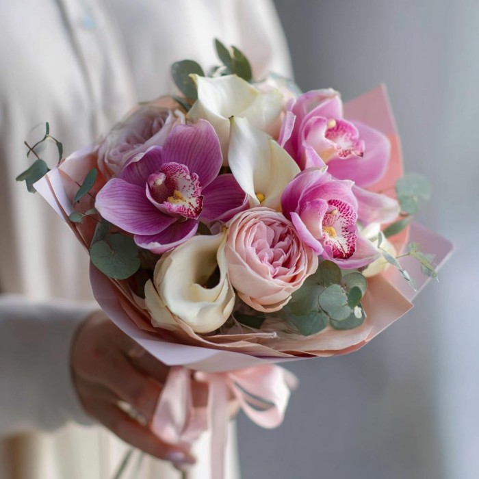 Букет 3 орхидеи с каллами