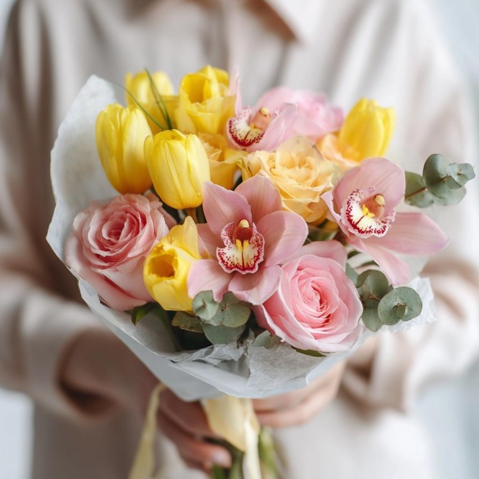 Букет 3 орхидеи с тюльпанами