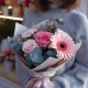 Букет 3 розы с розовыми герберами