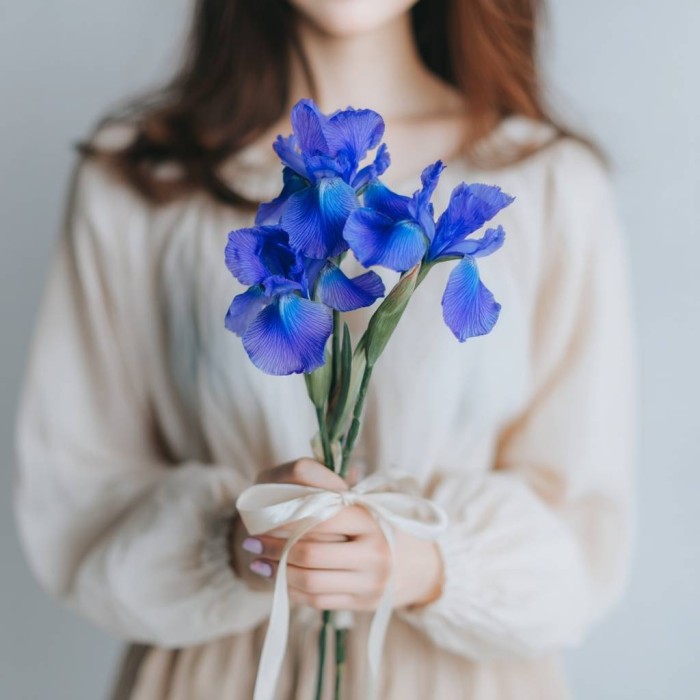 Букет 3 синих ириса
