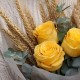 3 желтые розы с эвкалиптом и пшеницей