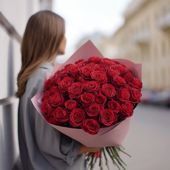 Букет 37 красных роз