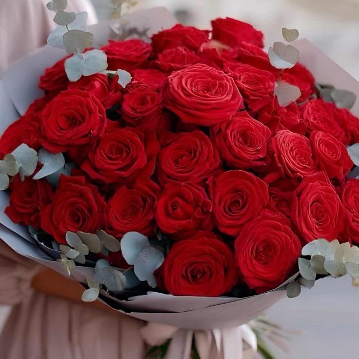 Букет 38 красных роз