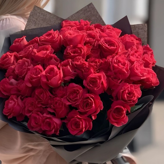 Букет 47 красных роз