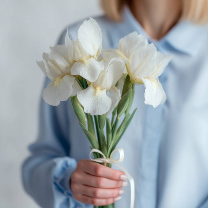 Букет 5 белых ирисов