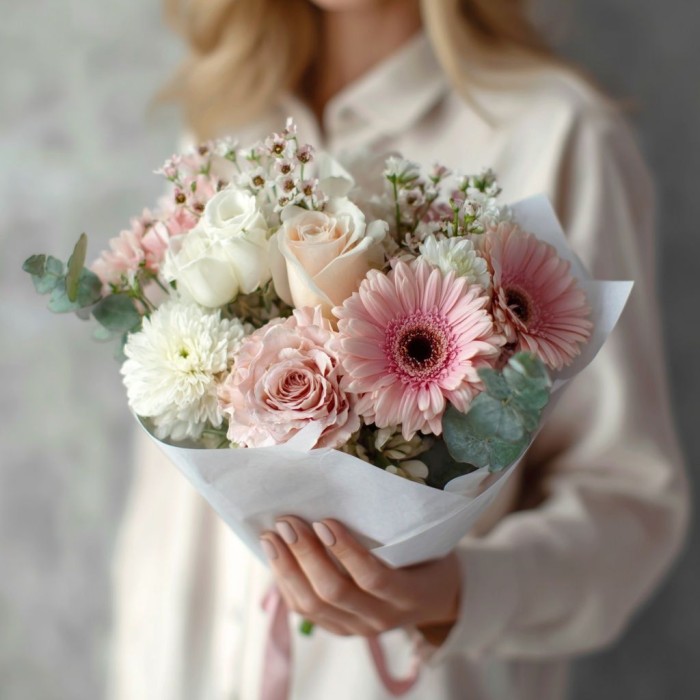 Букет 5 роз с герберами