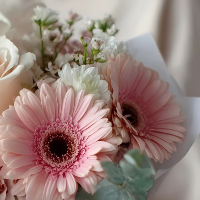 Букет 5 роз с герберами